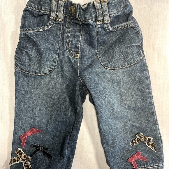 GYMBOREE “Bow Puppy and Cat” blue jeans with red and cheetah bows. 12-18 months - Picture 1 of 6